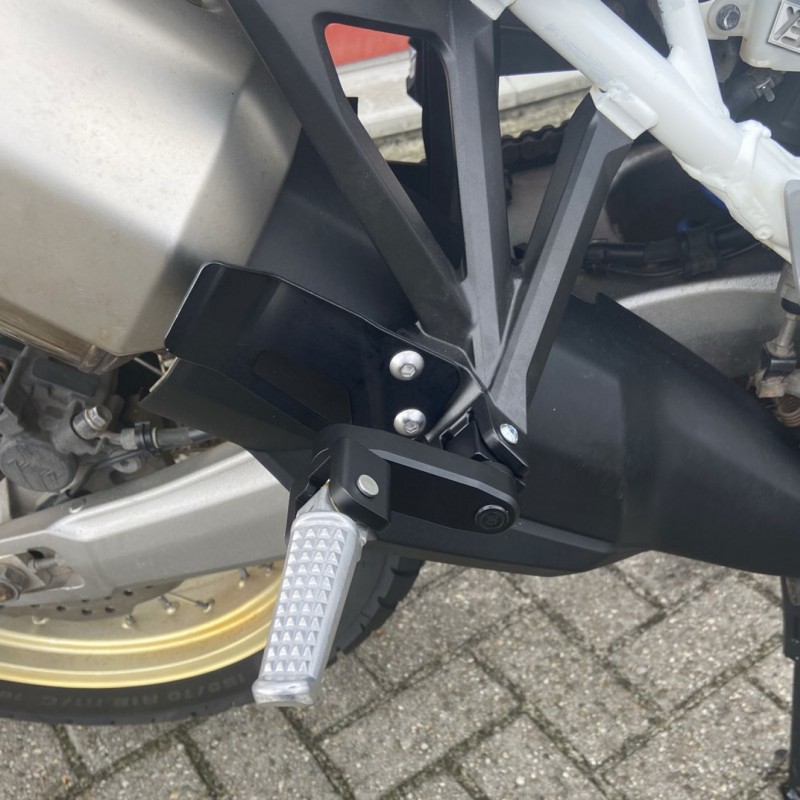 VSVV-6MM : Kit de reposapies ajustable para pasajero Bruudt Honda NT1100